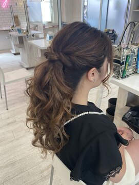 ルナクレセント (Luna crescent) 中間ポニーテール