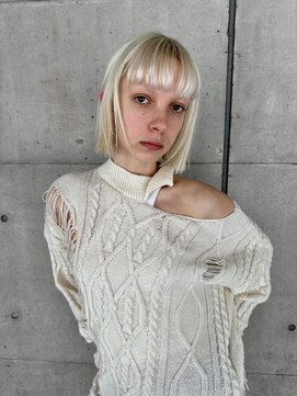 レコ 渋谷(LECO) 前髪短めホワイトブロンドボブ