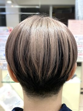 アズール 草加(azule) アンブレラカラー　刈り上げ　大人女子
