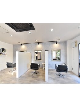 【半個室×プライベートサロン】NEWYORK風の店内はシックな雰囲気でほっと一息つけるリラックス空間。#古河