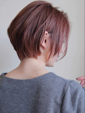 ヨロ(YoLo.) 大人かわいい小顔耳かけストレートショート 担当山下