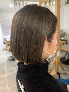 バズ(BUZZ) ハイライトたっぷりのグレージュカラー(BUZZさの)