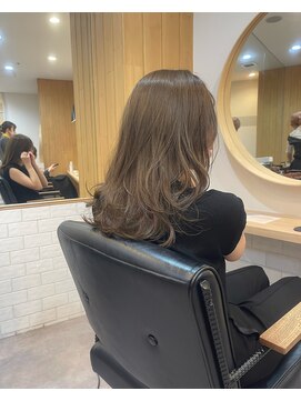 ニール(Neale.) カーキベージュ