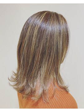 アズール 草加(azule) ハイライトカラー　外はねミディ　グレージュ[草加／草加駅東口]