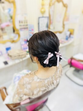 美容室 ティンカーベル シニヨンヘア