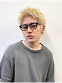 金髪ベリーショートスパイキーショート