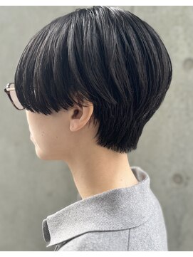 オーク 学芸大学(OAK) 黒髪ショート センター分け ハンサムショート