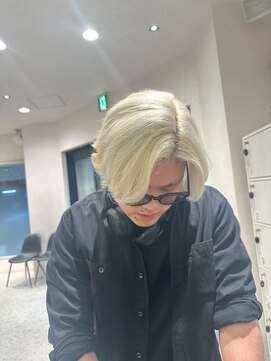 アース 今池店(HAIR&MAKE EARTH) ホワイトブロンドカラー