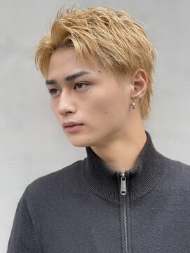 アリエッタ アザブ(ARIETTA AZABU) 刈り上げなしショート/アップバング/金髪