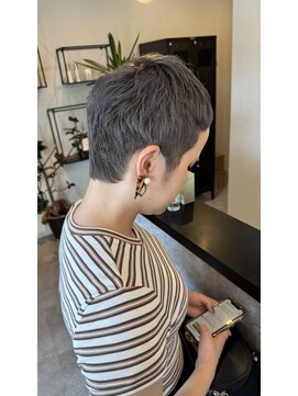メデル(mederu) ベリーショートカットショートヘアハイトーンケアブリーチカラー