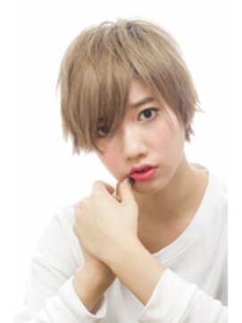 メルクマール(MERKMAL) エッジィなコンパクトショート。