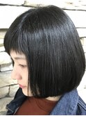 ナチュラル×モード 短めバングの暗髪ボブ