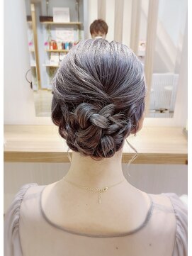 ララルーモ(LaLarOomo) 編み込みアップ