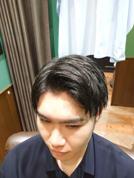 ヒロギンザバーバーショップ 丸の内店(HIRO GINZA BARBER SHOP) マルチタイプなツーブロック七三