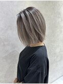 ぱつっとボブ_グレージュ_バレイヤージュ