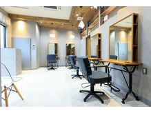 リコ 海老名2号店(Lico)の雰囲気（北欧のアンティーク本屋をイメージした店内♪#グレイカラー）