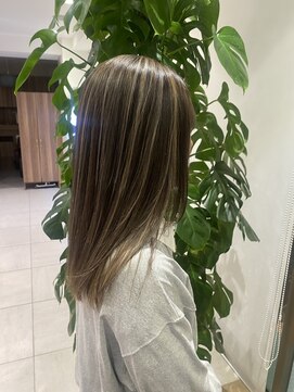 アッシュ 菊名店(Ash) ★レイヤーカット×コントラストハイライト★