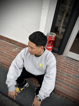 フッドバーバーセントラル(HOOD BARBER CENTRAL) 濡れパン　テーパーフェードクロップスタイル