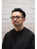 くせ毛を活かす大人ツーブロックショート