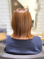 カーラ(Cara)&nbsp;20代/30代/40代/50代 外ハネロブ × 明るめベージュカラー