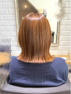 カーラ(Cara) 20代/30代/40代/50代 外ハネロブ × 明るめベージュカラー