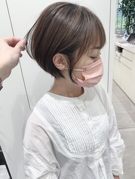 ステアケース 武蔵小杉店(stair:case) 2022年人気ハイライトカラー耳かけ丸みショートボブ前髪あり