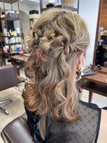 ラブリッシュ(LOVERICHE)&nbsp;デザインカラーを活かしたハーフアップアレンジ【延山styling】