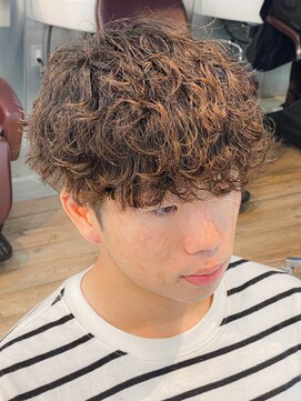 アルファ 新宿(alpha) フェザーパーマ/ブルーブラック/刈り上げセンターパート[新宿]