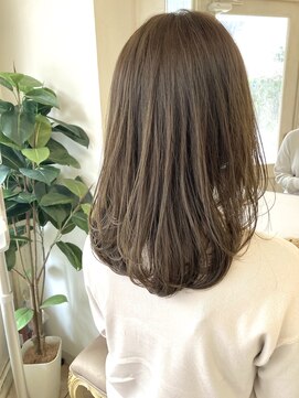 シェノン(CHAINON) 柔らか透け感オリーブグレージュストレートヘア40代梅ヶ丘美容室