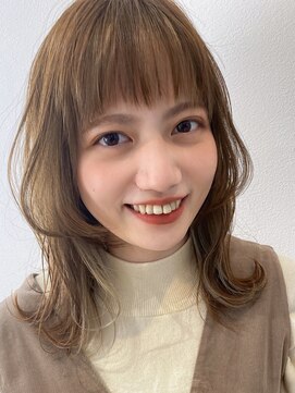 ココル(cocolu) くびれが可愛いミディアムスタイル