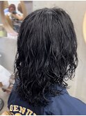 大人の黒髪ミディアムロング波巻きパーマツイストスパイラルヘア