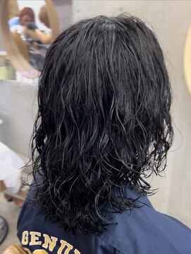 オルト(Altn) 大人の黒髪ミディアムロング波巻きパーマツイストスパイラルヘア