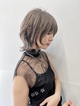 ダブルトーキョー シブヤ(W-TOKYO SHIBUYA) グレージュ×ネオウルフ　ウルフカット