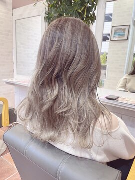 リゴレット 春日部東口店(RIGOLETTO) ミルクティーバレイヤージュ