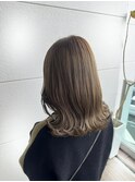オリーブベージュ