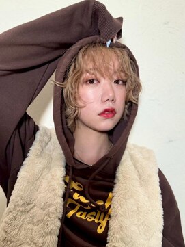 ムーン バイ ケンジ(moon by KENJE) （asuna）パーマ風/ハイトーン/ベージュカラー