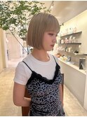 ブロンドベージュ/切りっぱなしボブ