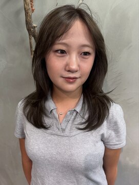 ロリム(RorriM) 暗髪カラー 暗めカラー オリーブブラウン レイヤースタイル