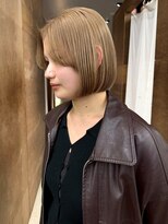 シーン(SCENE)&nbsp;ショートボブ っベージュカラー ハイトーン 顔周りカット 20代