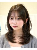2wayバングでイメチェン!顔まわりレイヤーくびれヘアが人気◎