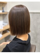 ロッカ(ROCCA) まとまりとツヤ感が魅力の切りっぱなしボブ