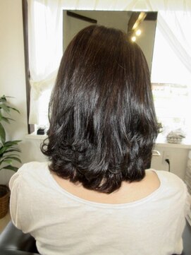 コア フィール ア デイ(COIFFURE A DAY) ミディアムカール