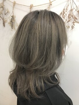 ノルン バイ シェリッシュ(Norn by sheriche) くびれミディアム×シアンベージュ