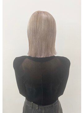 ユートゥイーズ つくば(U too e's) 洗練された圧倒的透明感　WHITE SILVER  寺沢　颯