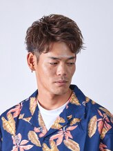 《アップバング×ツーブロック》ビジネス寄りのスタイルで、より大人男性の印象に【メンズ】
