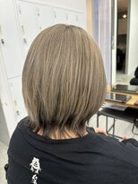 テラス トヨタ(Telasu Toyota)&nbsp;ホワイトベージュとブラウンのツートンカラー