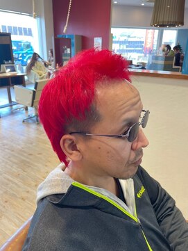 アルコ(Arco) 鮮やかな赤が際立つショートモヒカン