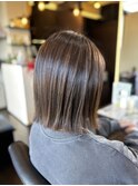 切りっぱなし艶ボブ