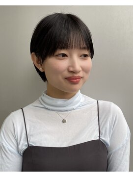 エアー 青山(AIR) 丸みショート前下がりセンターパートハンサムくびれショート