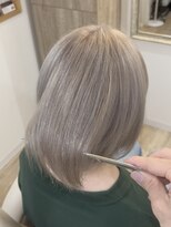 ブリエ(BRiLLER)&nbsp;ケアブリーチ×髪質改善カラー『シルバー』